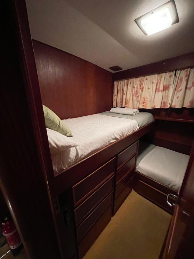 Hotel Yacht Our Alissa Sant Adrià de Besòs Extérieur photo