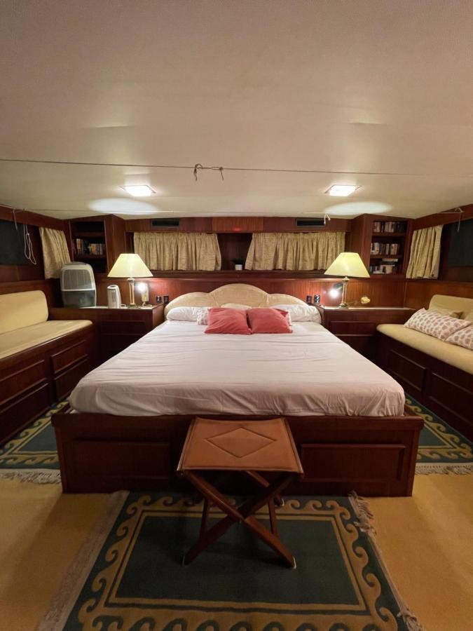 Hotel Yacht Our Alissa Sant Adrià de Besòs Extérieur photo