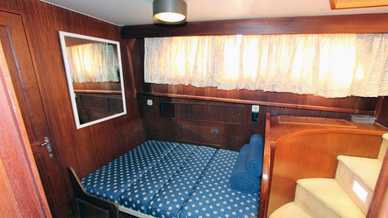 Hotel Yacht Our Alissa Sant Adrià de Besòs Extérieur photo