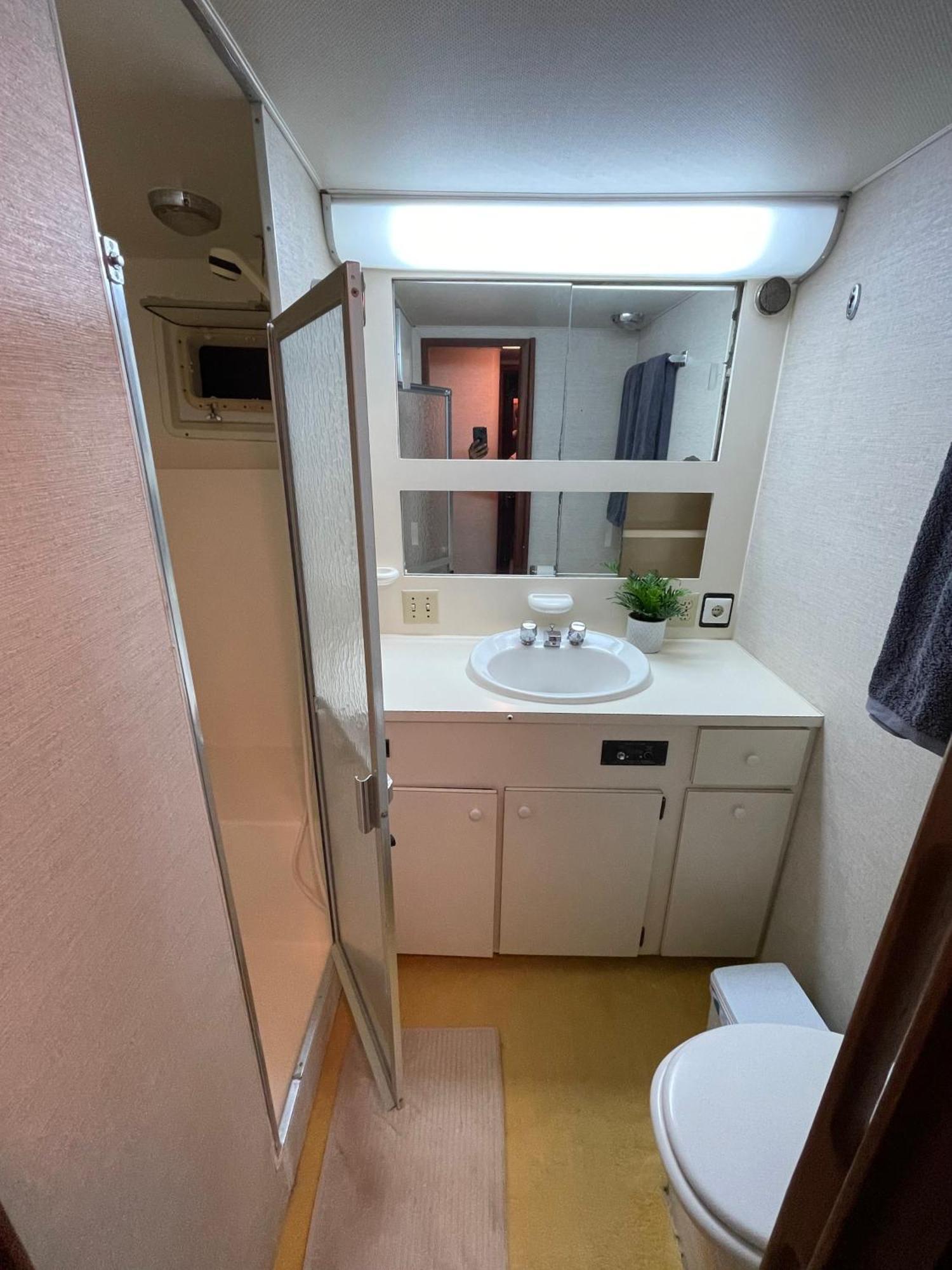 Hotel Yacht Our Alissa Sant Adrià de Besòs Extérieur photo